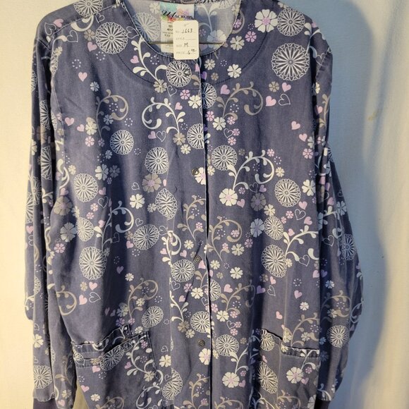 Uniform Advantagee Scrub Top -- ITEM #1663 - Picture 1 of 3
